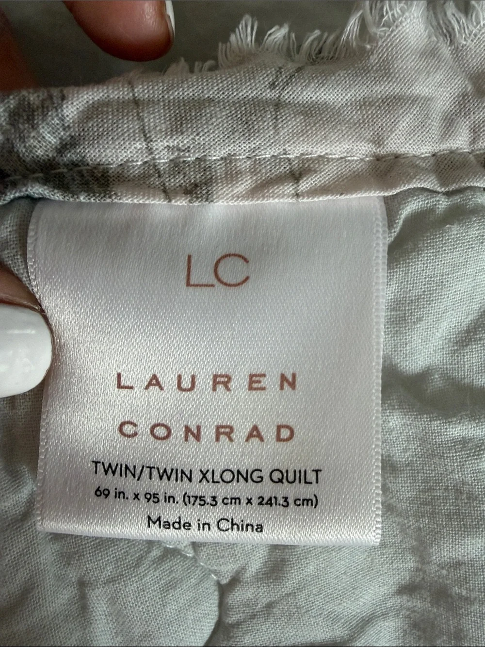 Lauren Conrad Twin XL Quilt. Cotton 100%.